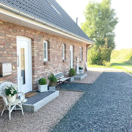 Holiday home Momke Am Diek Haushaelft A