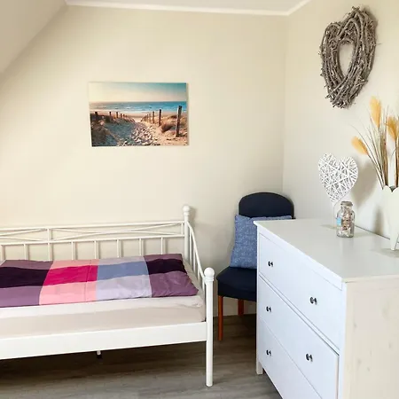 Momke Am Diek Haushaelft A Holiday home Simonsberg