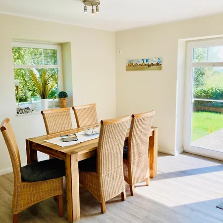 Momke Am Diek Haushaelft A *